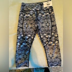 Zyia Cobra MetLlic Pocket Light n Tight High Rise Capri, 20”